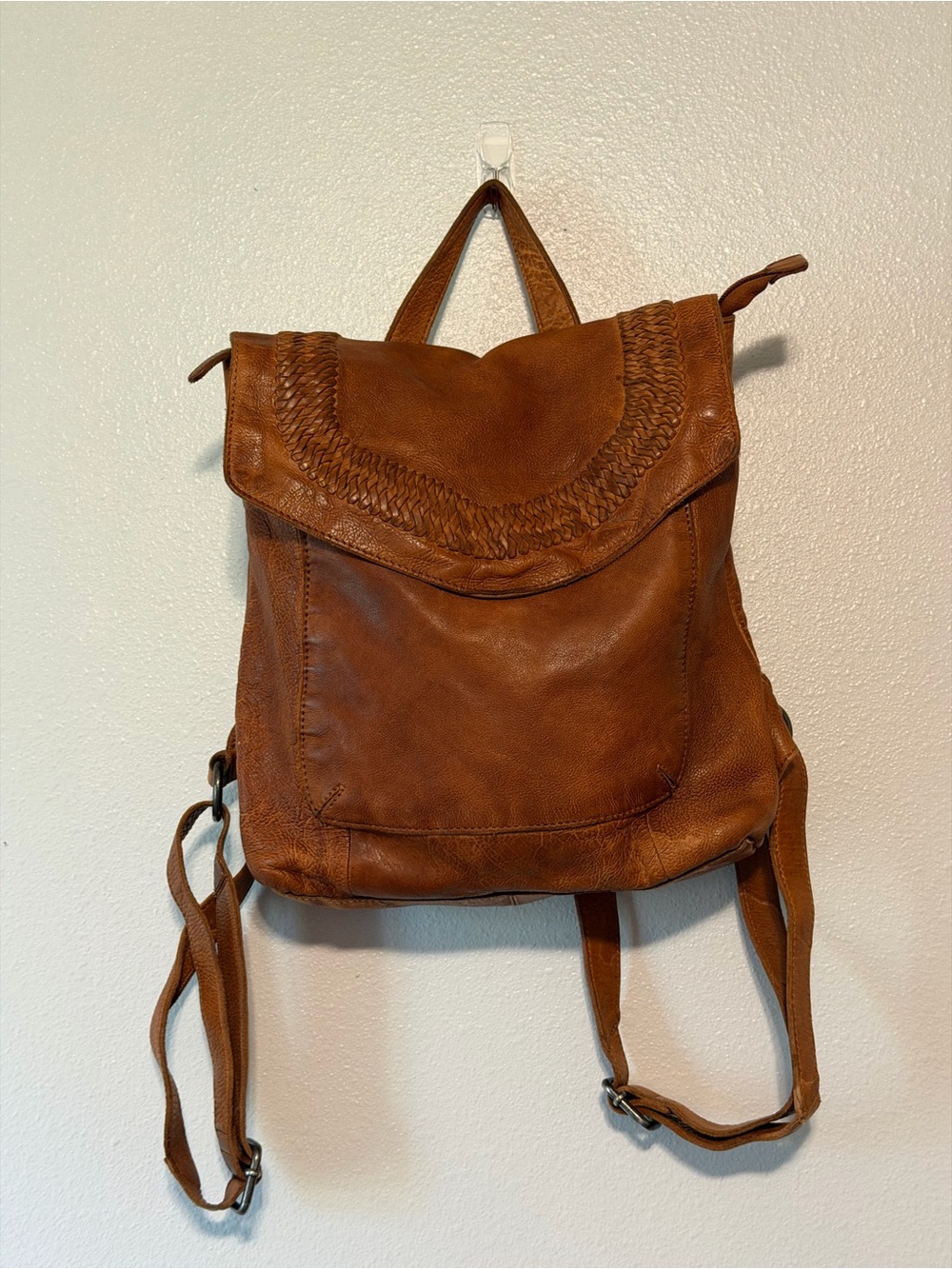 Vilenca Holland Brown Leather Backpack with Braided Flap - Picture 3 of 11